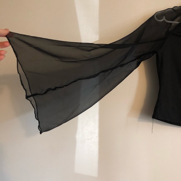 Bell sleeve laced top - Picture 5 of 6